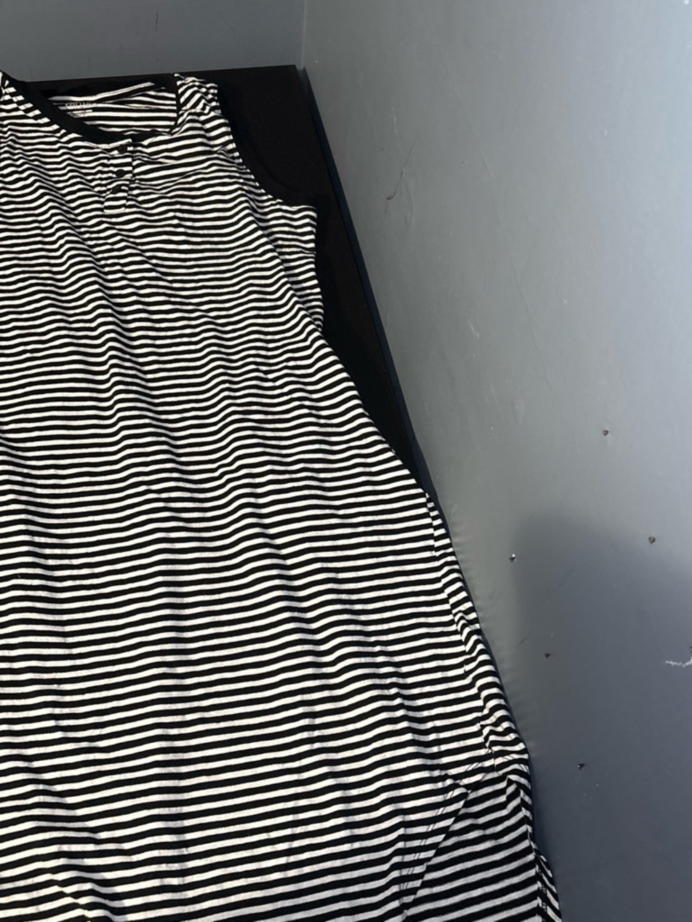 Time and Tru Black and White Striped Sleeveless Casual Dress